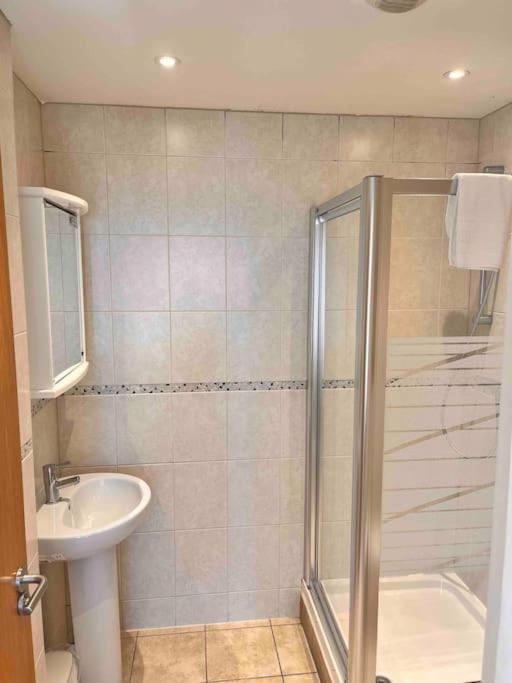 2Bed With Pool & Sea View Apartment New Quay Eksteriør bilde