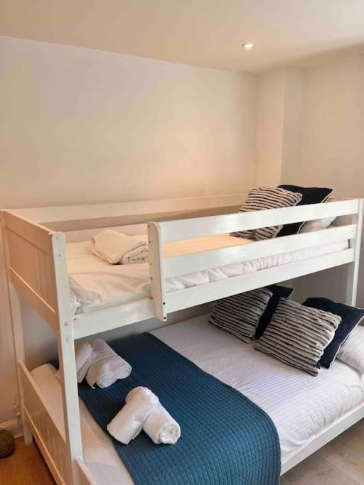2Bed With Pool & Sea View Apartment New Quay Eksteriør bilde
