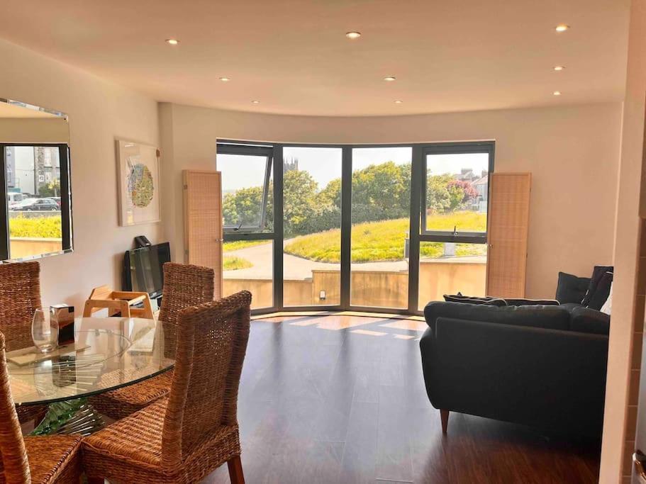 2Bed With Pool & Sea View Apartment New Quay Eksteriør bilde