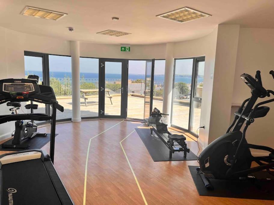 2Bed With Pool & Sea View Apartment New Quay Eksteriør bilde