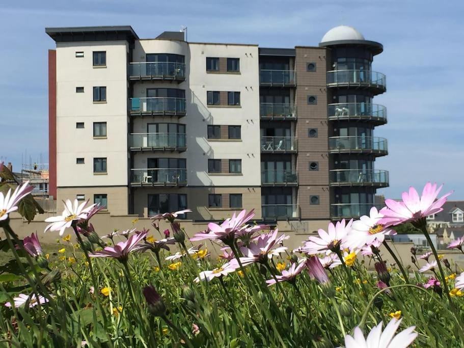2Bed With Pool & Sea View Apartment New Quay Eksteriør bilde